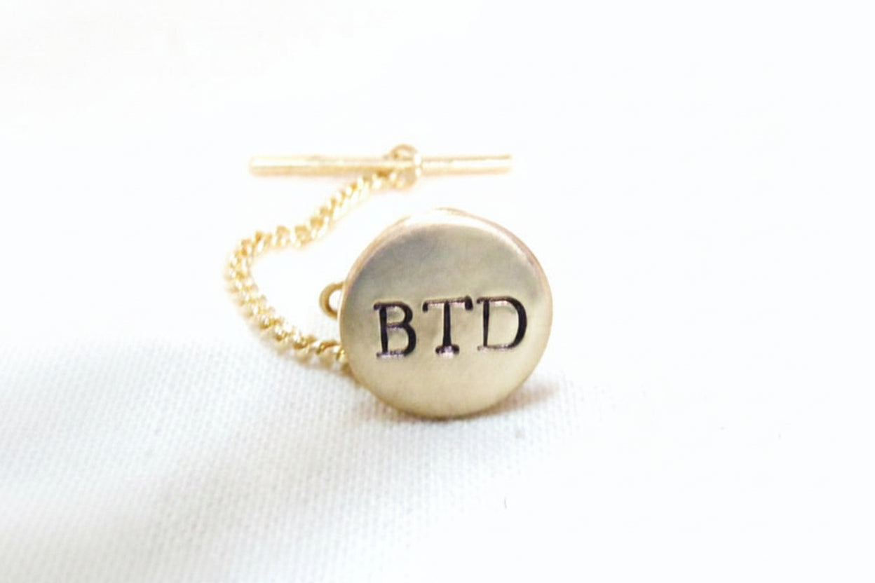 gold monogram tie tack personalized tie pin - drake designs jewelry