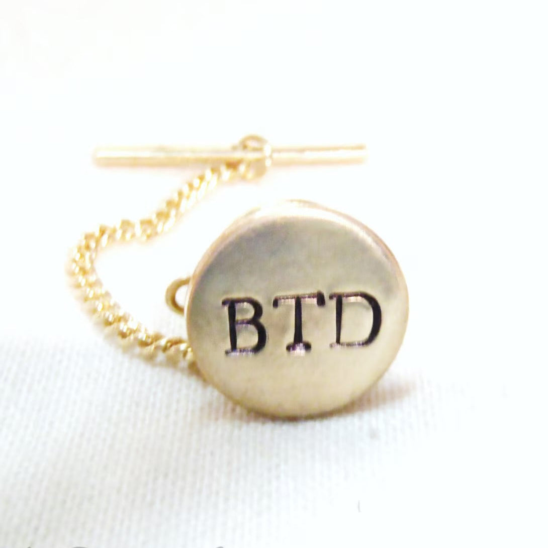 gold monogram tie tack personalized tie pin - drake designs jewelry