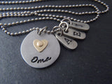 Personalized Oma necklace with golden heart and personalized initials - Drake Designs Jewelry