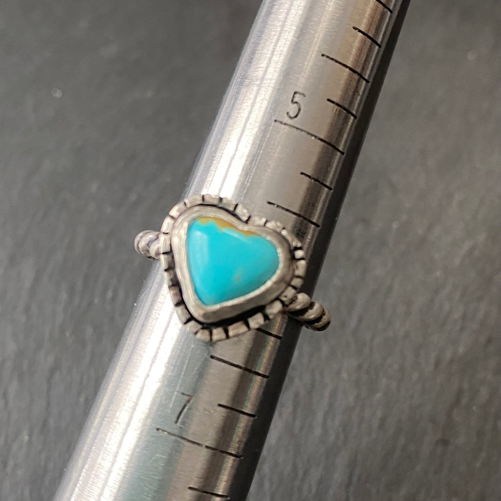 Sterling silver  turquoise heart ring with organic border on bezel set Kingman turquoise with twist wire rope ring band solid sterling silver and genuine turquoise - drake designs jewelry