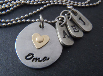Personalized Oma necklace with golden heart and personalized initials - Drake Designs Jewelry