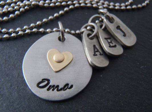 Personalized Oma necklace with golden heart and personalized initials - Drake Designs Jewelry
